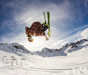 德甲新星引豪门瞩目，赫塔小将艾奇霍恩被誉新克罗斯，曼联等多队密切考察