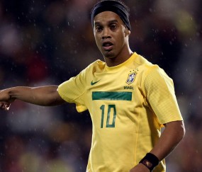 广厦男篮核心胡金秋伤情更新，诊断为右侧胫骨挫伤，球队备战面临新挑战