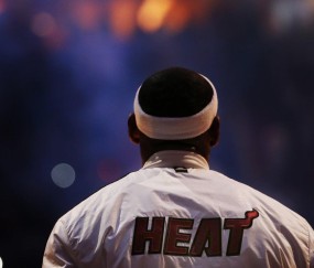 德拉富恩特为麾下国脚鸣不平，联赛伤情频发视若无睹，国家队征召遇损便遭苛责