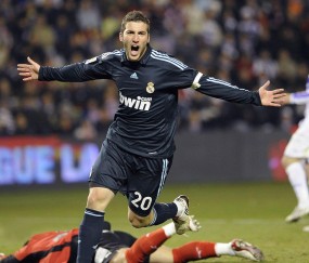 6500万欧元解约金条款激活在即，红军寻枪锁定萨拉赫潜在接班人？罗马诺证实斯洛特战术框架酝酿变革