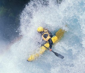 半场战报，姆伯莫闪电破门加克波两度中柱 曼联客场一球领先利物浦